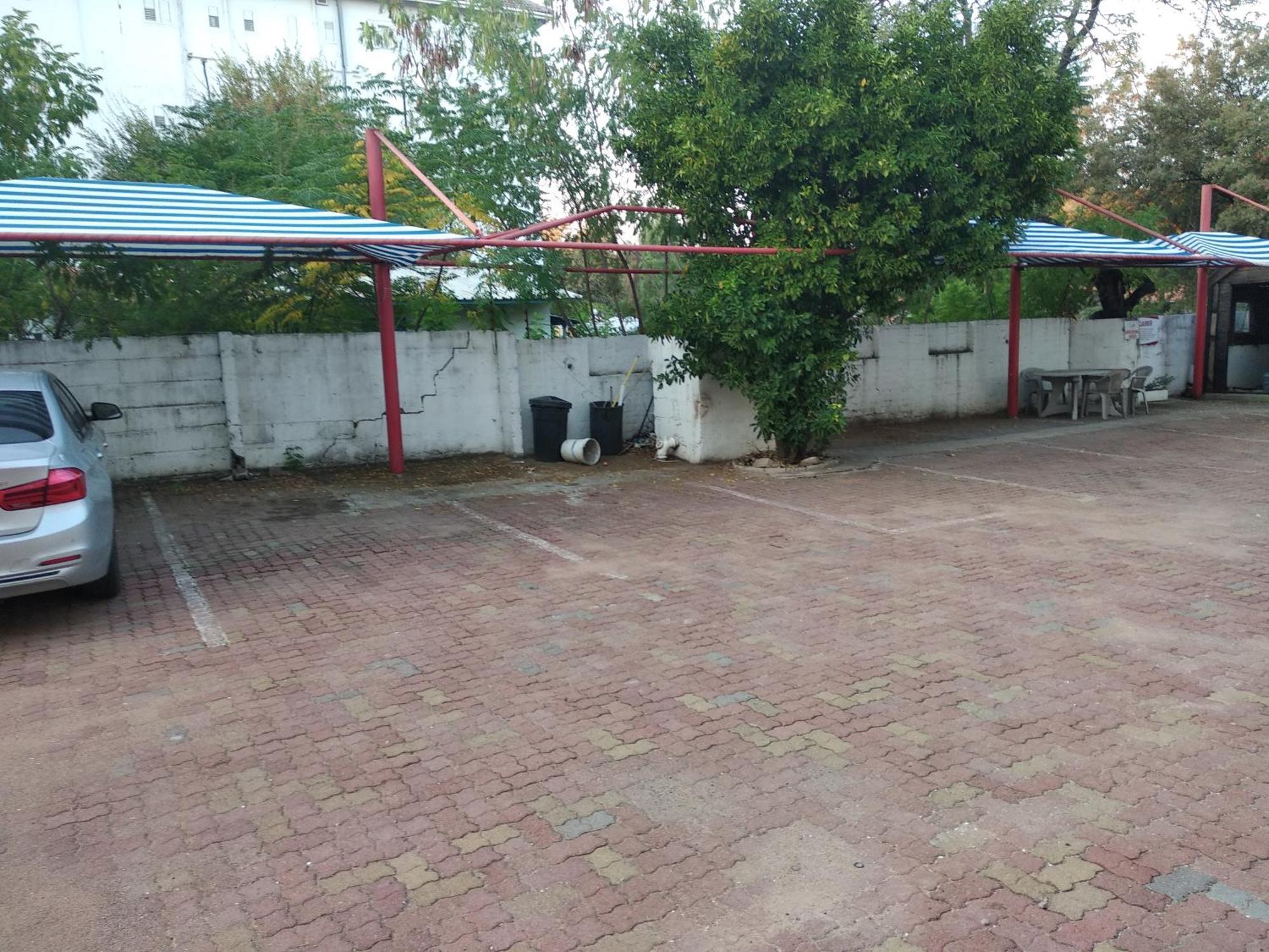 Brackendene Lodge Gaborone Bagian luar foto