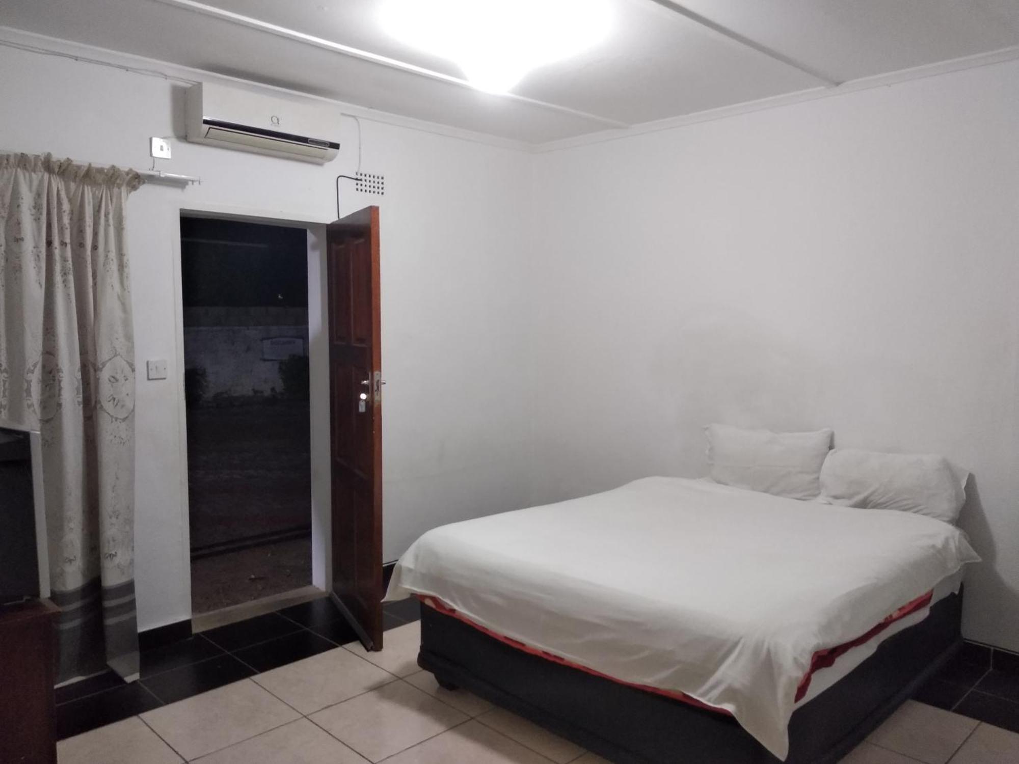 Brackendene Lodge Gaborone Bagian luar foto