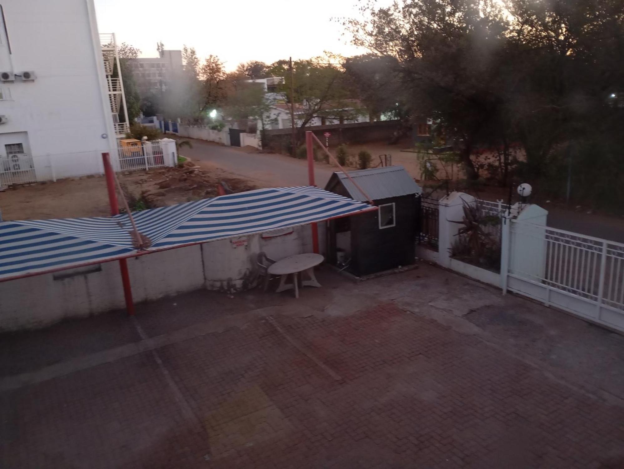 Brackendene Lodge Gaborone Bagian luar foto