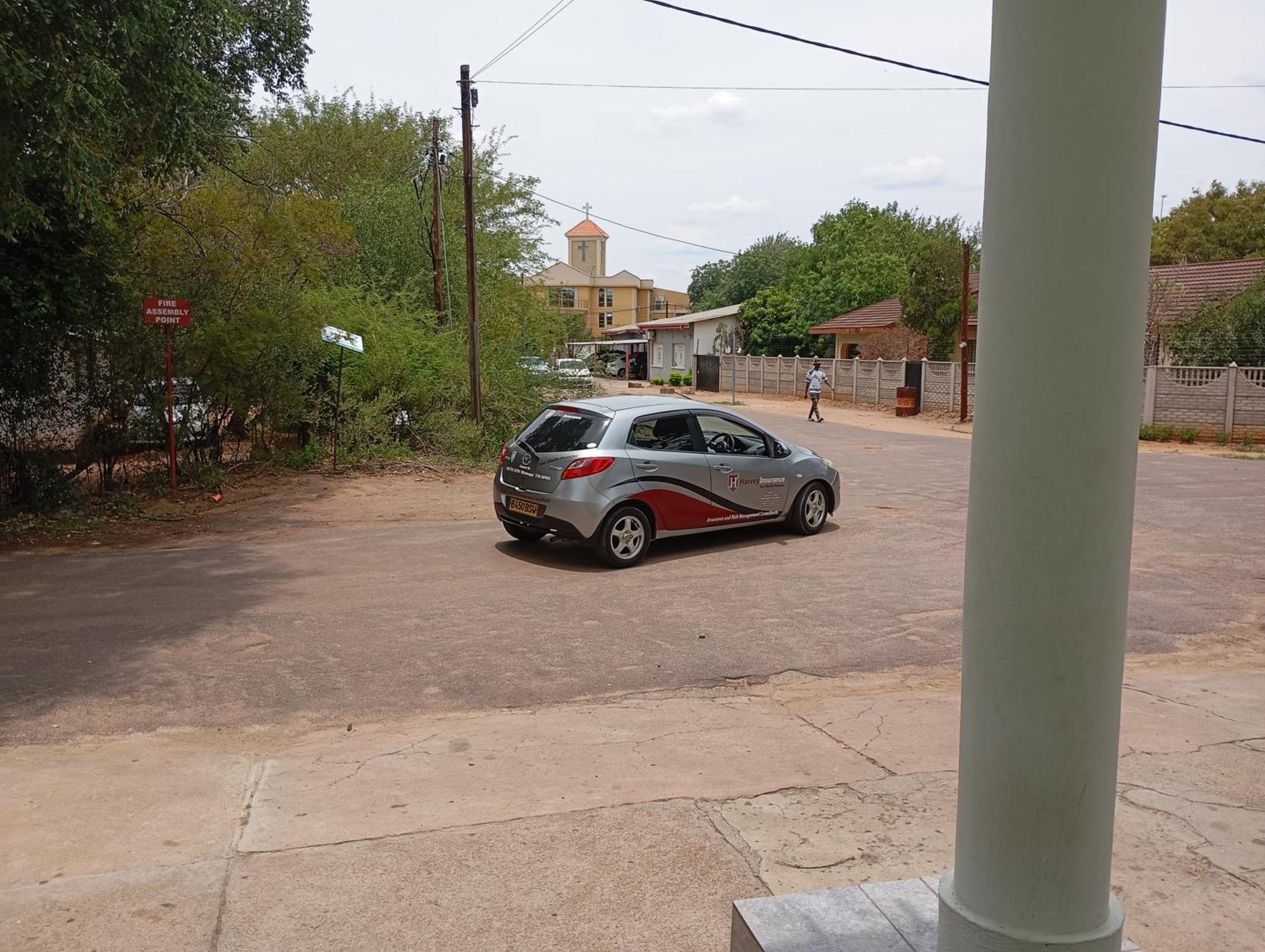 Brackendene Lodge Gaborone Bagian luar foto